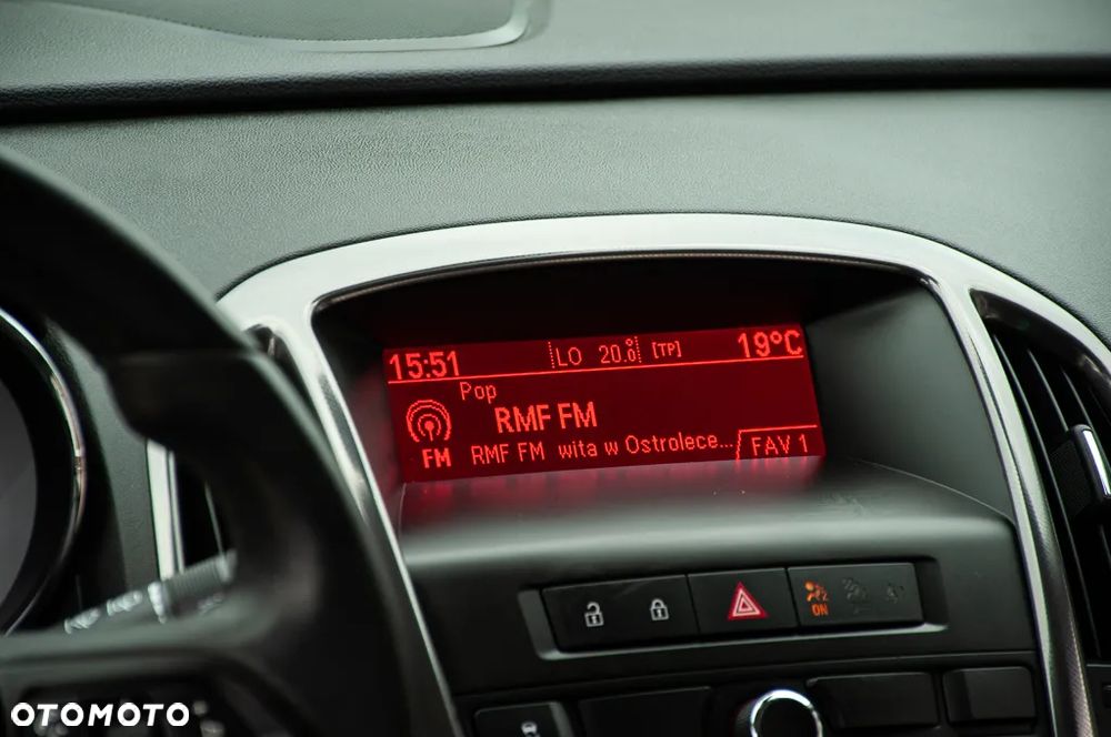 Opel Astra 1.6 Turbo Edition - 28