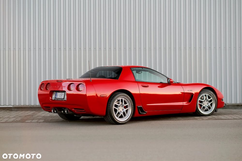 Chevrolet Corvette - 4