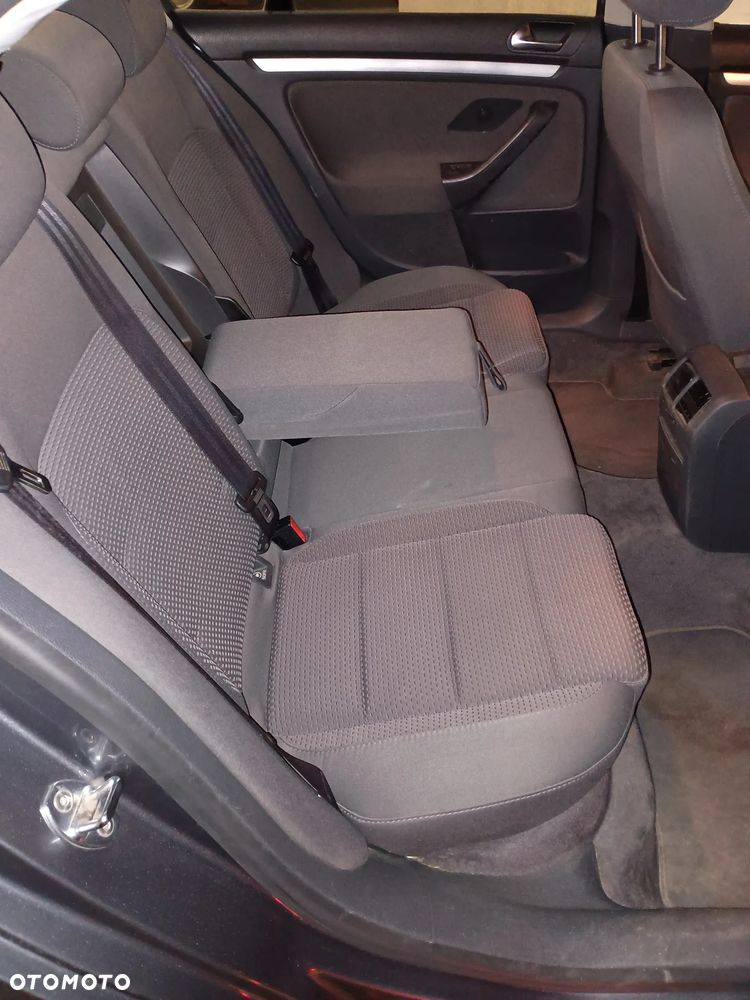 Volkswagen Jetta 2.0 FSI Comfortline - 16