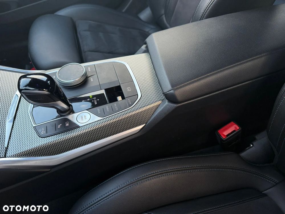 BMW Seria 3 330e PHEV M Sport sport - 22