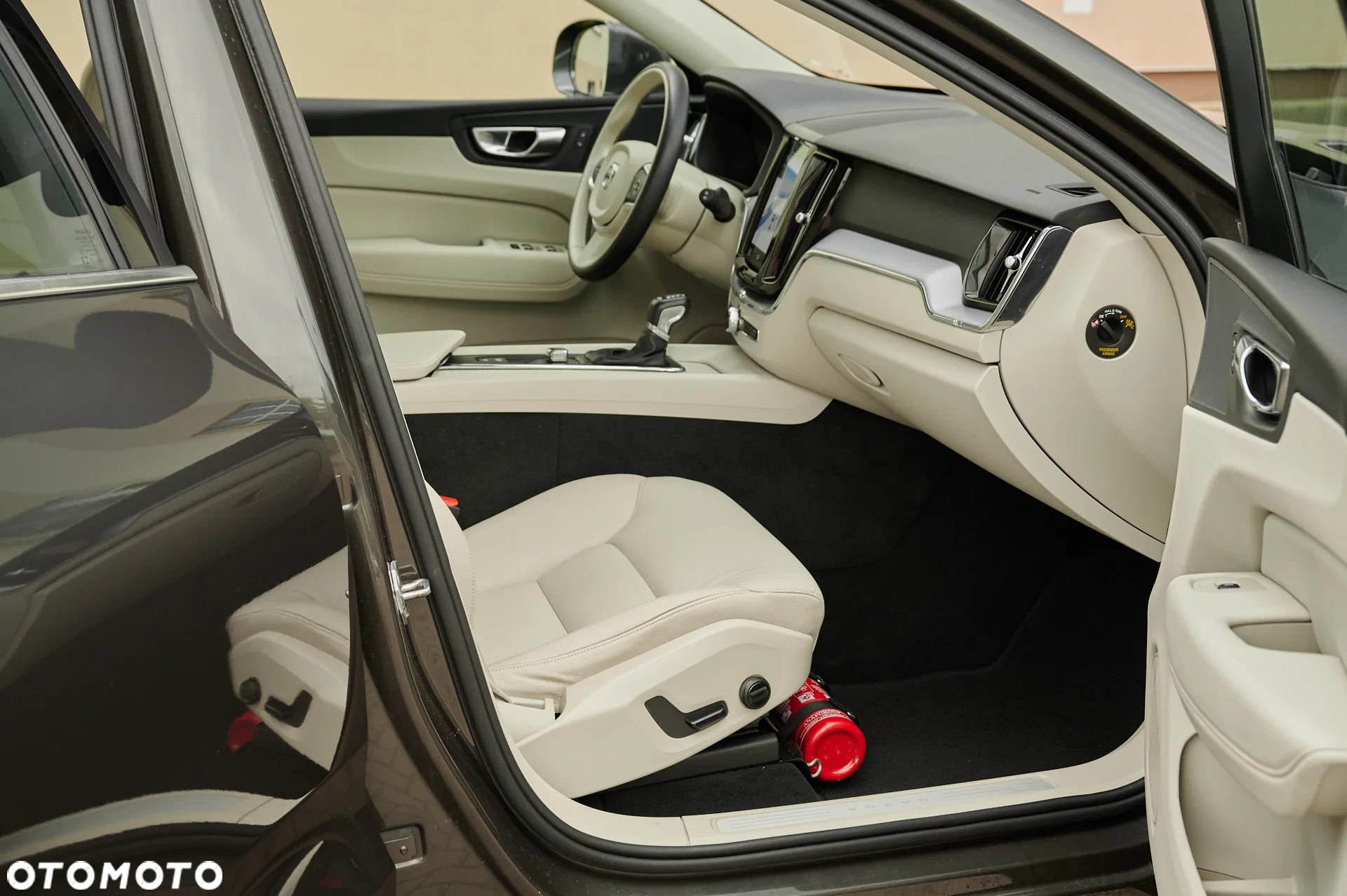Volvo XC 60 T4 Momentum Pro - 28