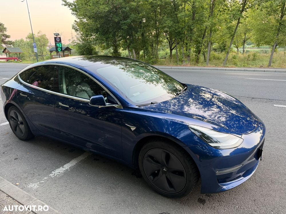 Tesla Model 3 - 1