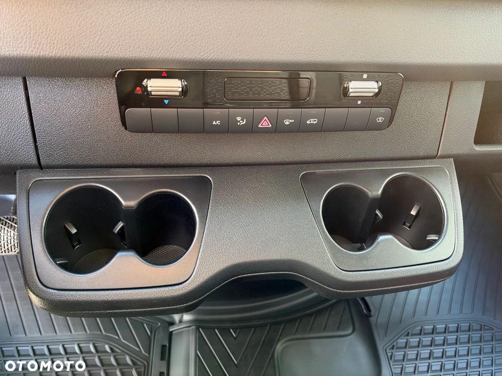 Mercedes-Benz Sprinter - 26