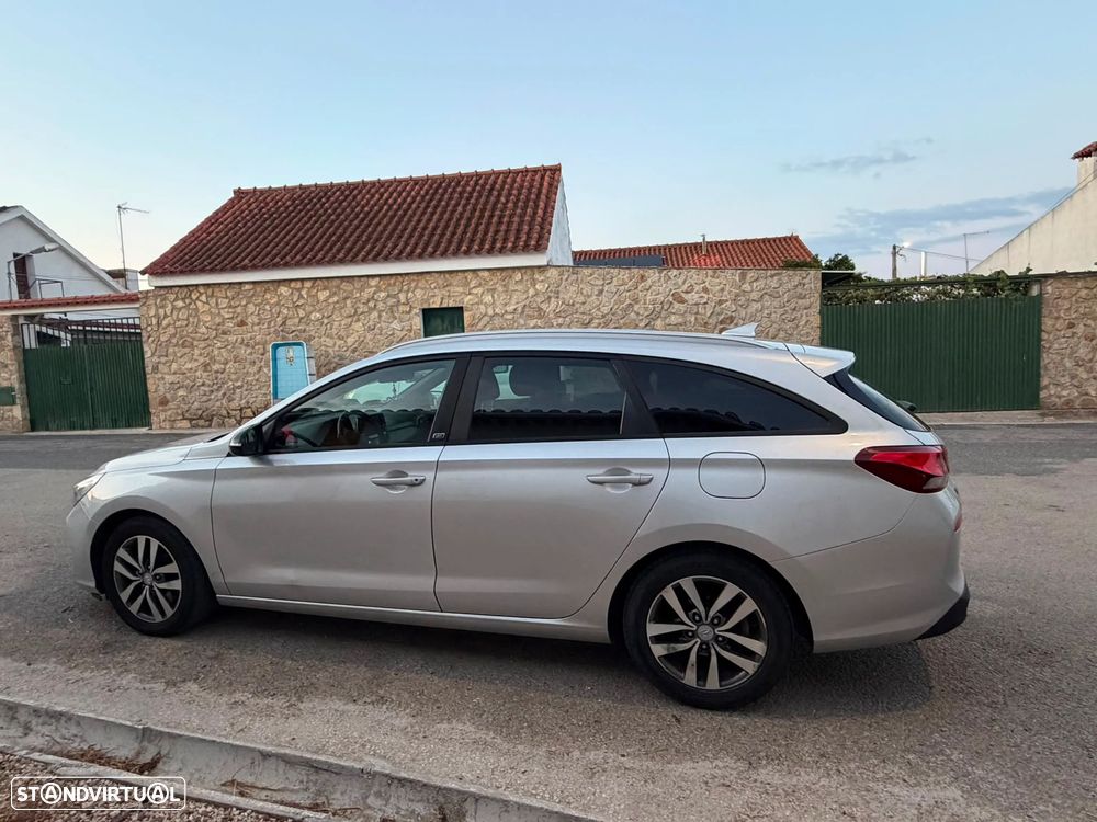 Hyundai i30 SW 1.6 CRDi Blue GO! DCT - 3