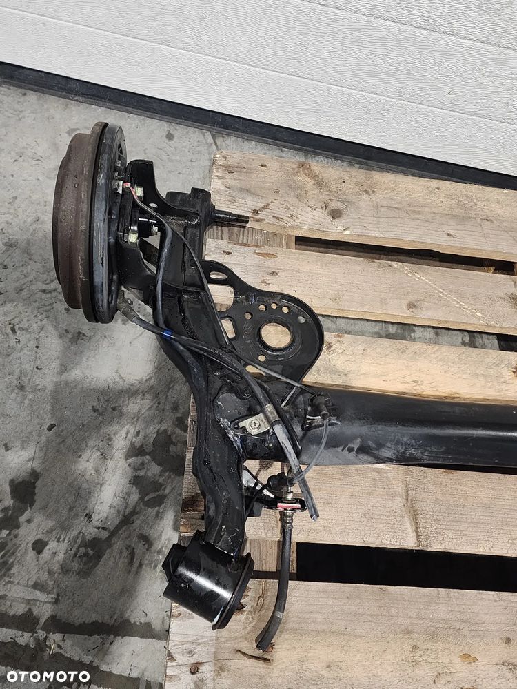 Suzuki Swift MK7 oś belka zawieszenia tył stan BDB - 2