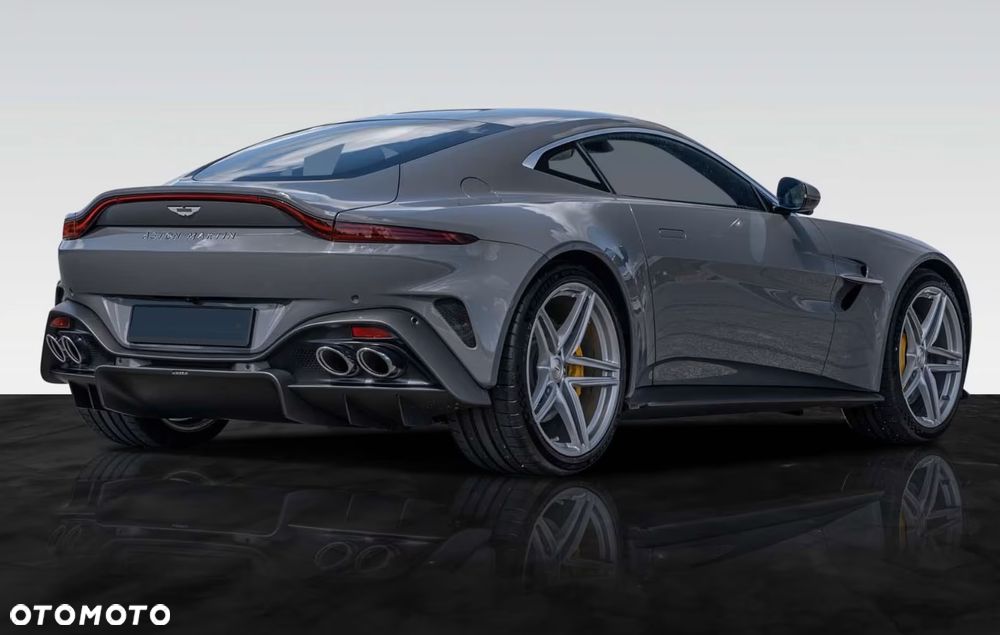 Aston Martin Vantage - 4