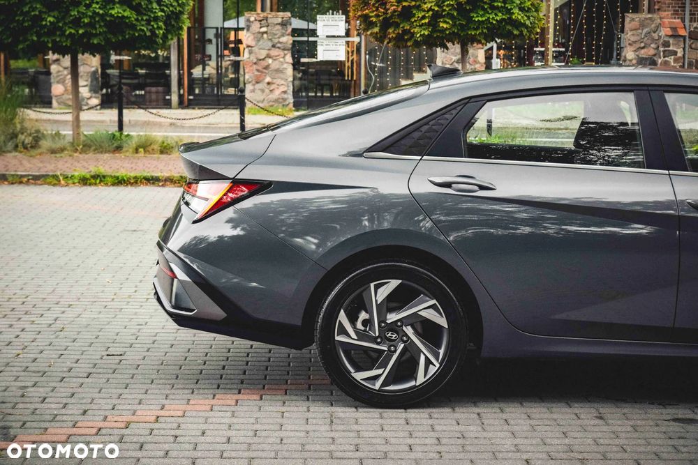 Hyundai Elantra 1.6 Executive - 17