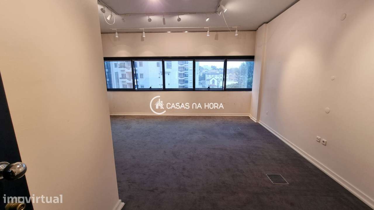 Escritório Praça da Galiza - Grande imagem: 3/17