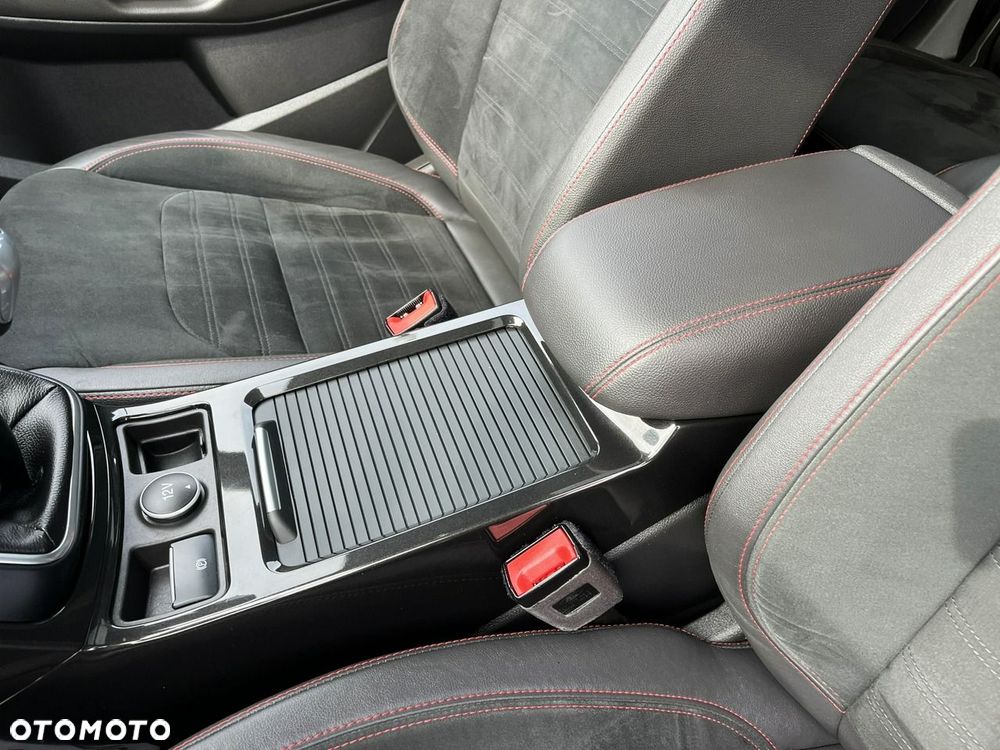 Ford Kuga 1.5 EcoBoost 2x4 ST-Line - 37