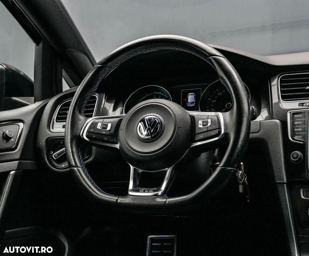 Volkswagen Golf - 17