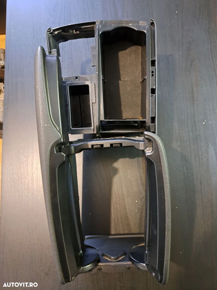 Cotiera fata cu suport pahare negru model cu joystick navigatie Originala Mercedes C-class W204 facelift 2007-201 - 2