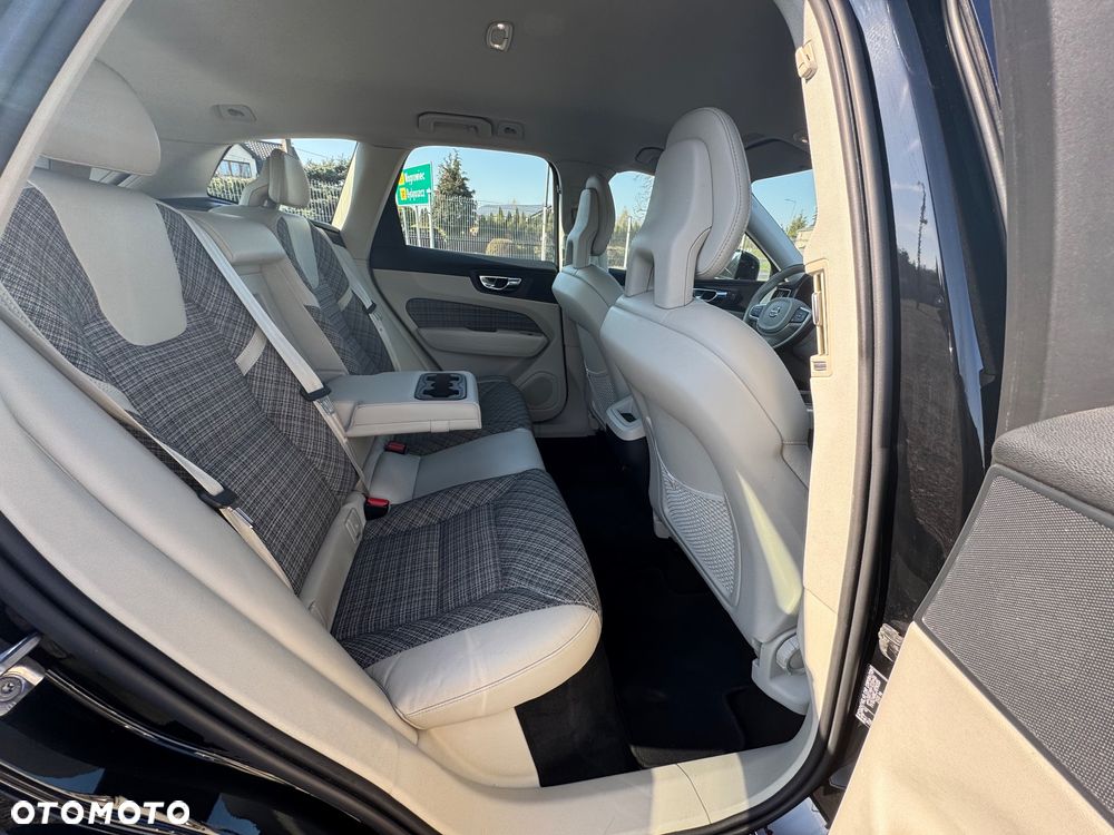 Volvo XC 60 D4 AWD Geartronic Momentum - 24