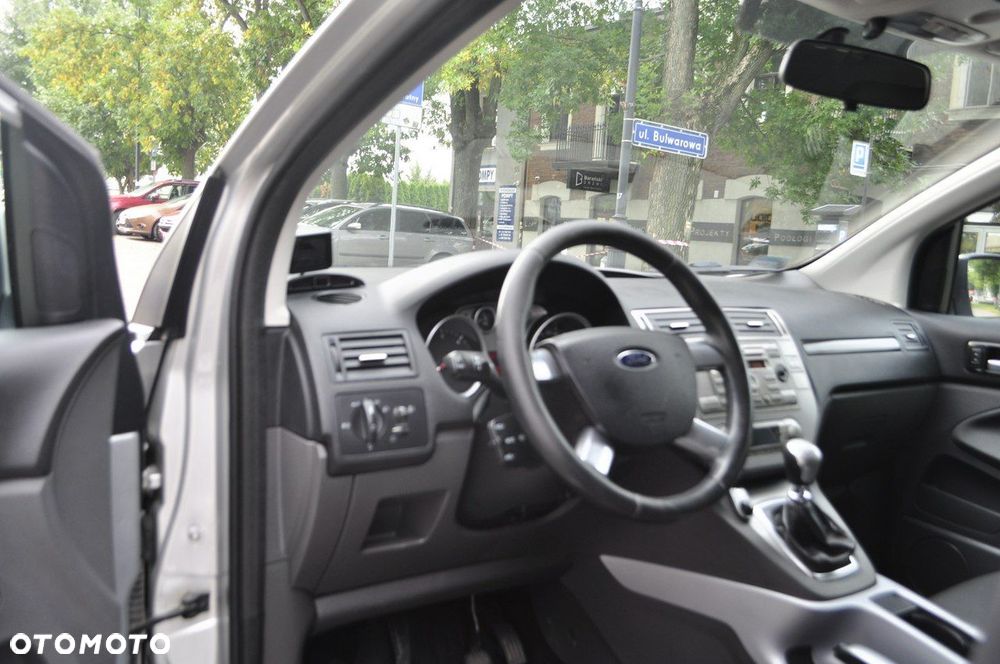 Ford Kuga - 8