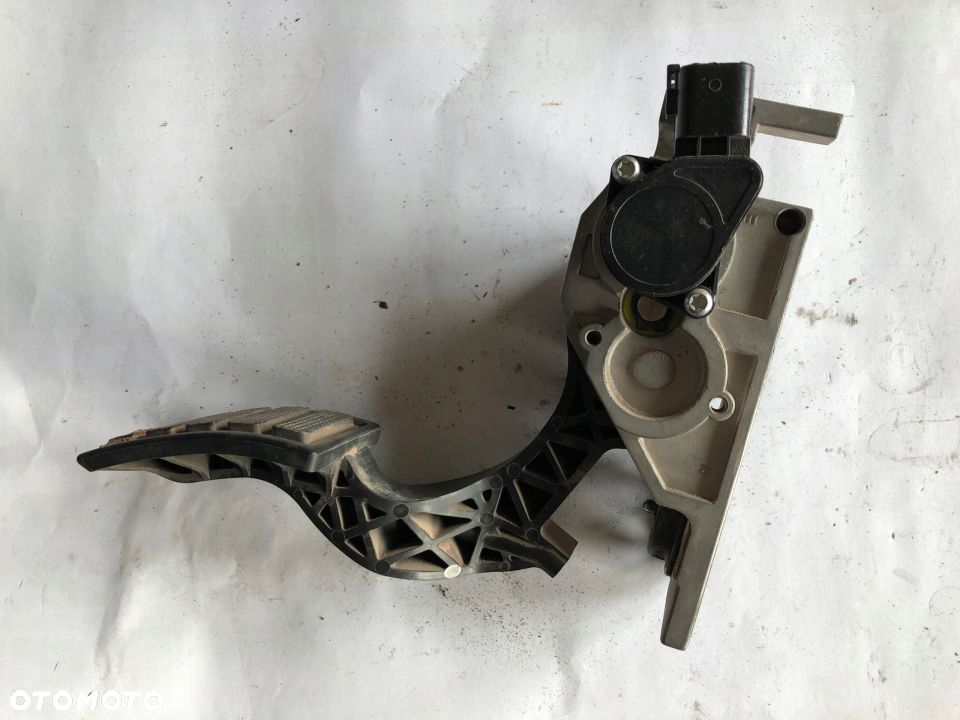 POTENCJOMETR GAZU RENAULT MAGNUM - 2