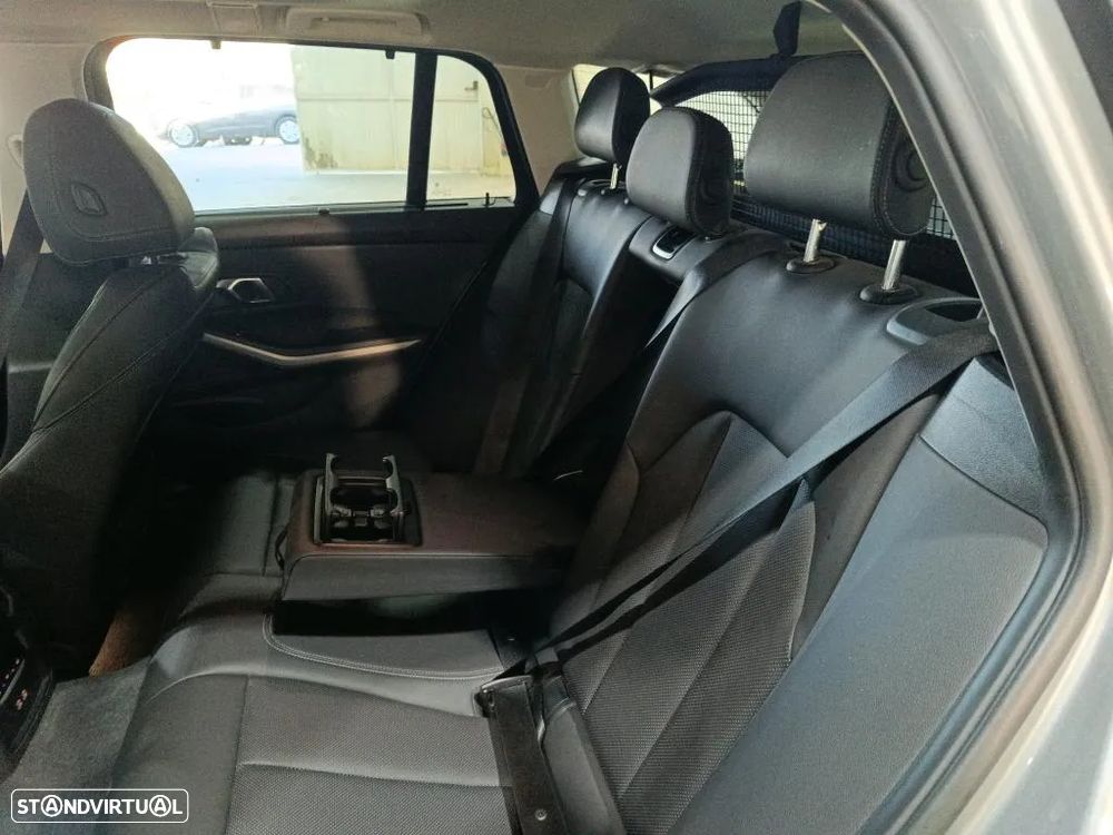 BMW 330 e Touring Auto - 10