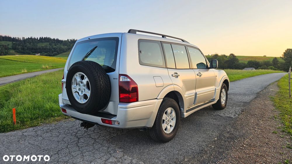 Mitsubishi Pajero - 4