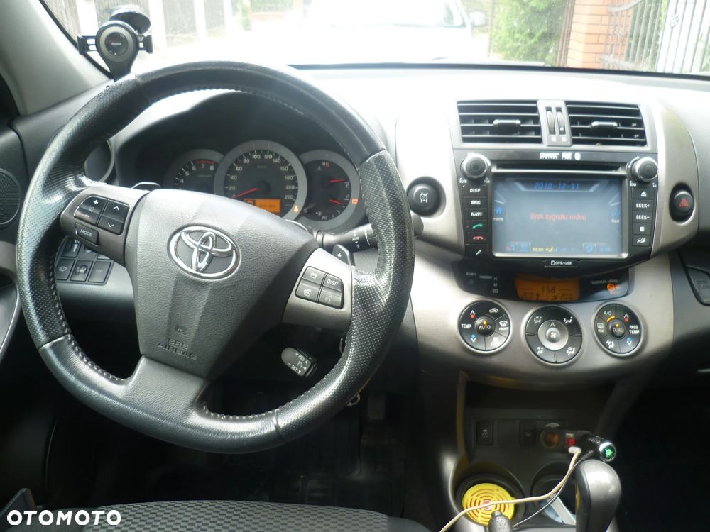 Toyota RAV4 - 8
