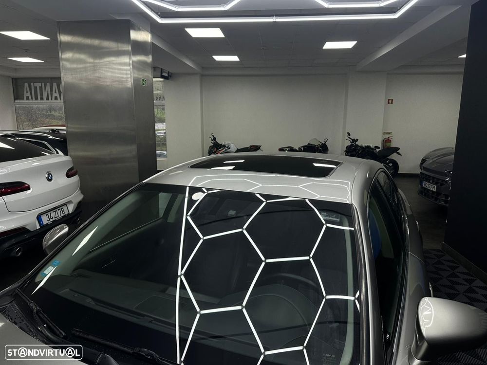 Lexus IS 300H Sport Edition - 8