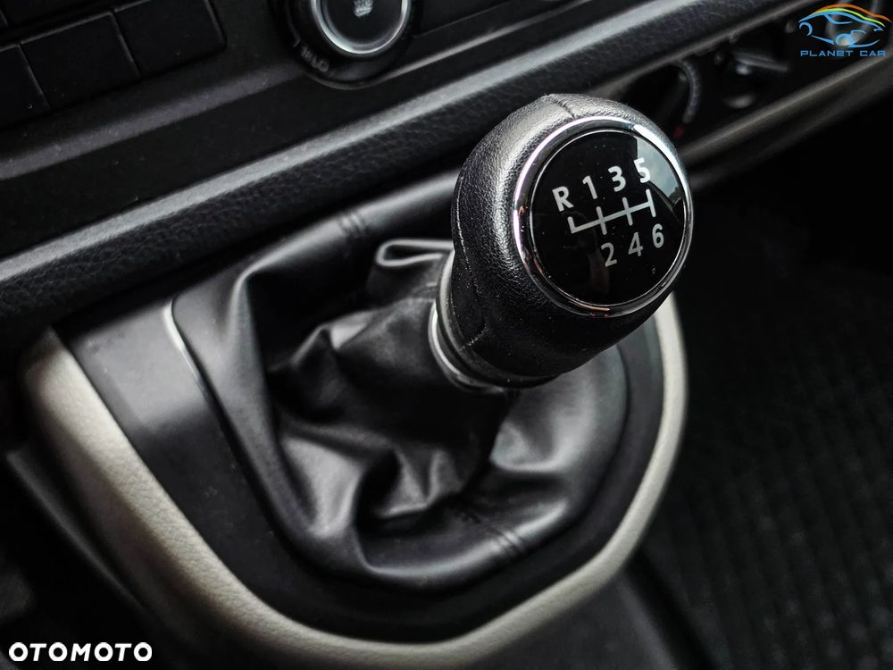Volkswagen VOLKSWAGEN TRANSPORTER T5 DSG 2.0 TDI 140 KM - 35