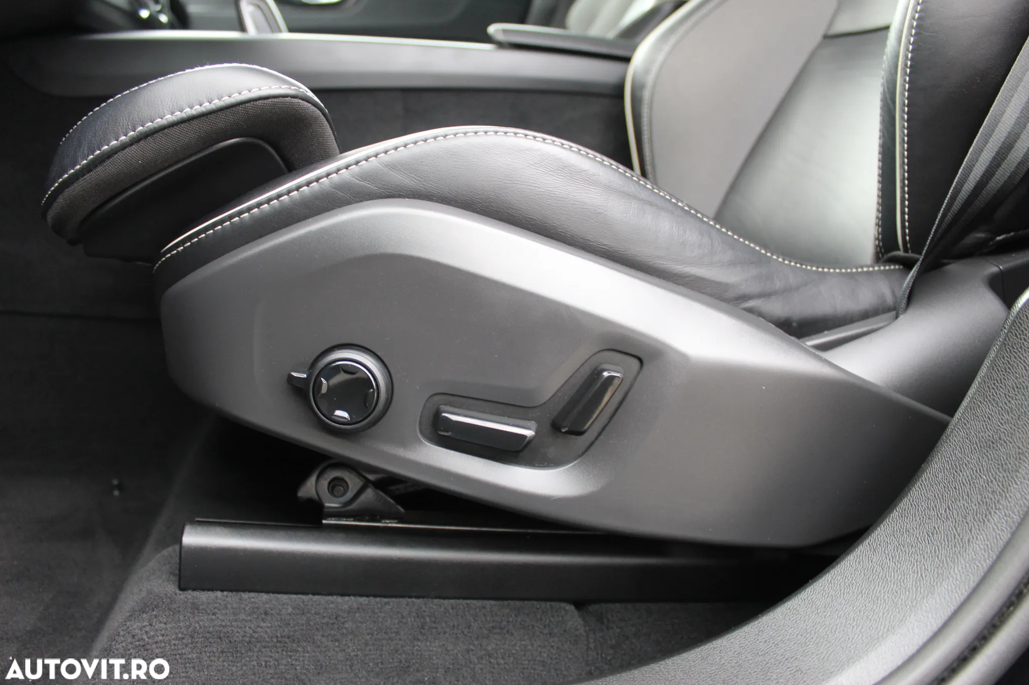Volvo XC 60 T8 Twin Engine AWD Geartronic RDesign - 20