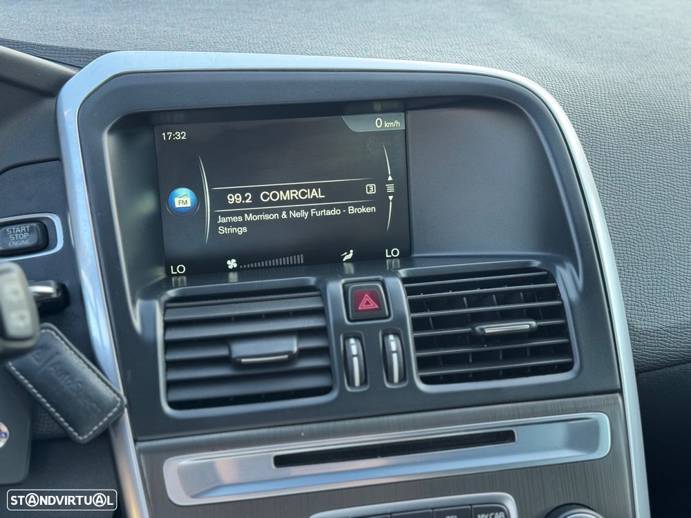 Volvo XC 60 2.0 D4 Momentum Geartronic - 15