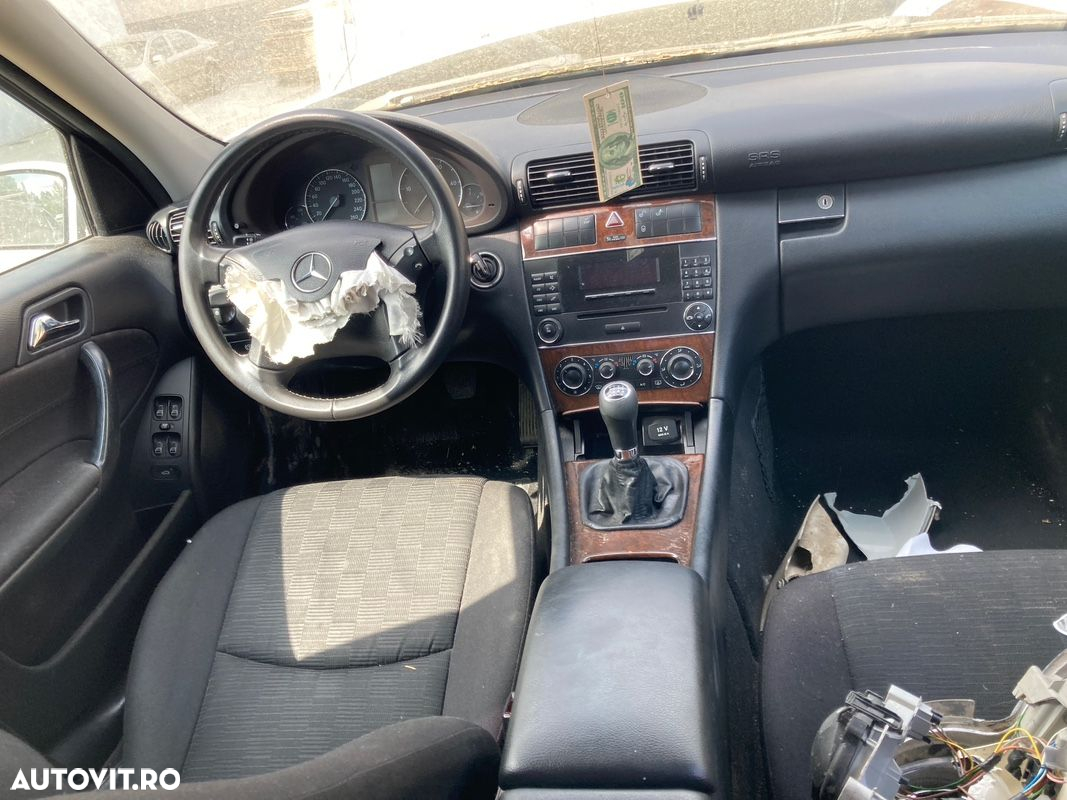 Dezmembrez Mercedes C Class W203 2.2 CDI 646.963 2005 - 4