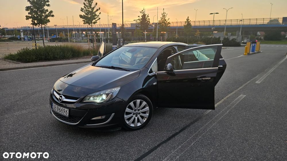 Opel Astra 1.4 Turbo Selection - 11