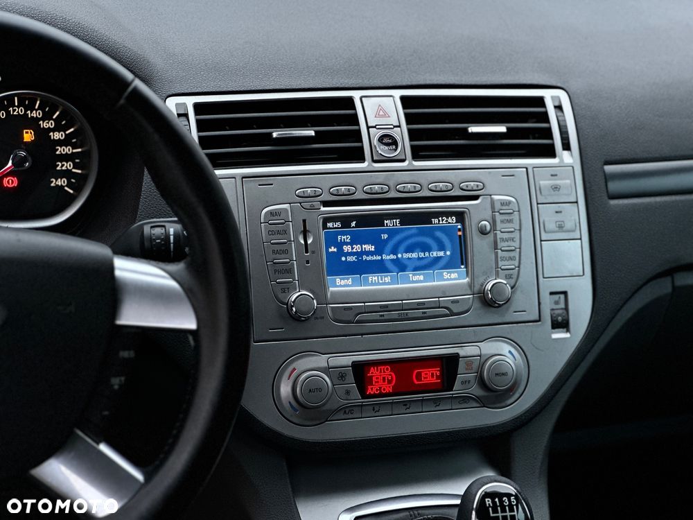 Ford Kuga 2.0 TDCi 2x4 Titanium - 32