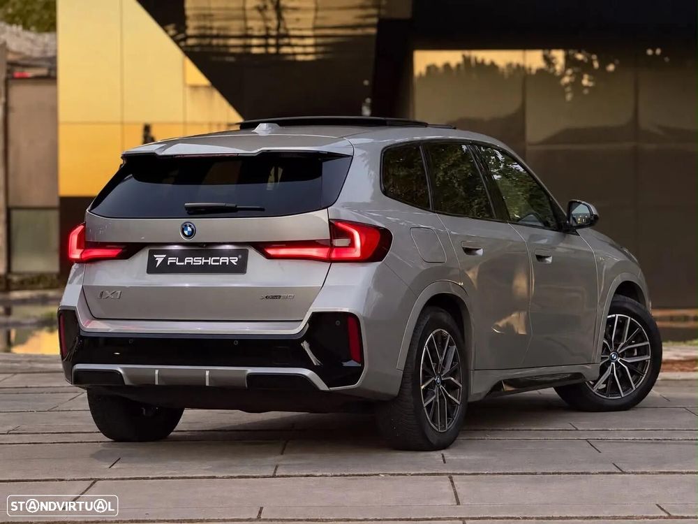 BMW iX1 xDrive30 Pack Desportivo M - 5