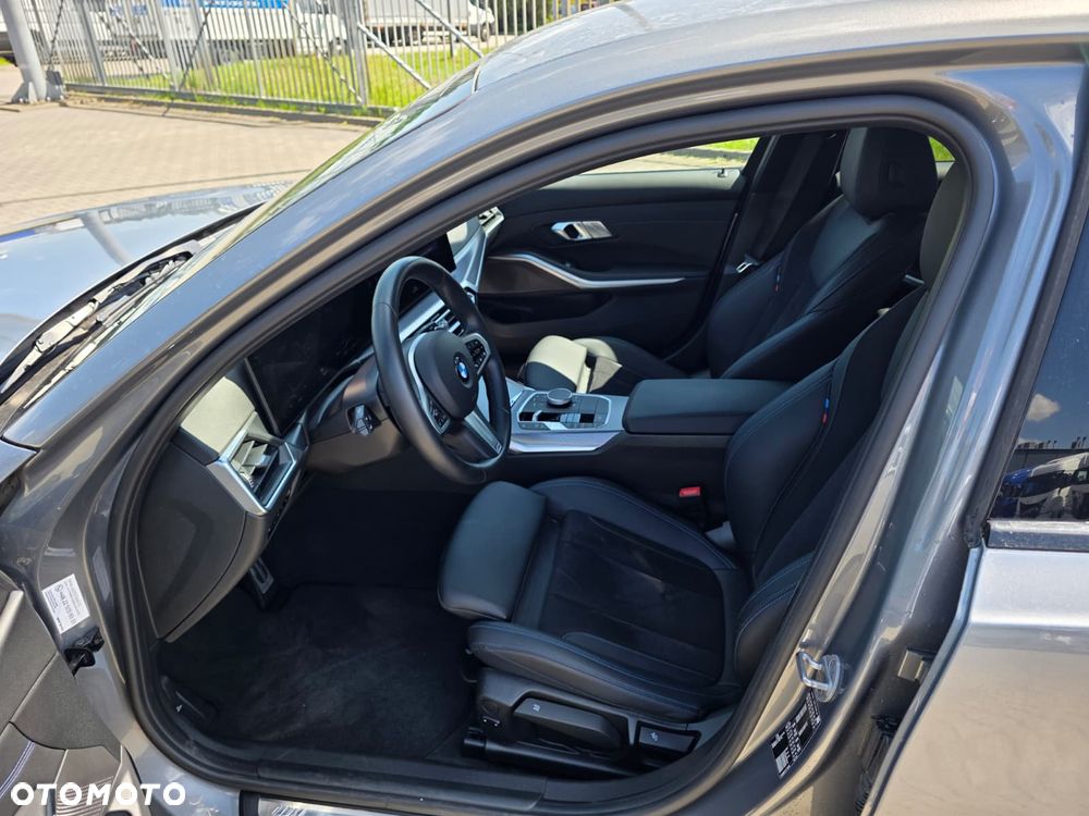 BMW Seria 3 318i M Sport - 15