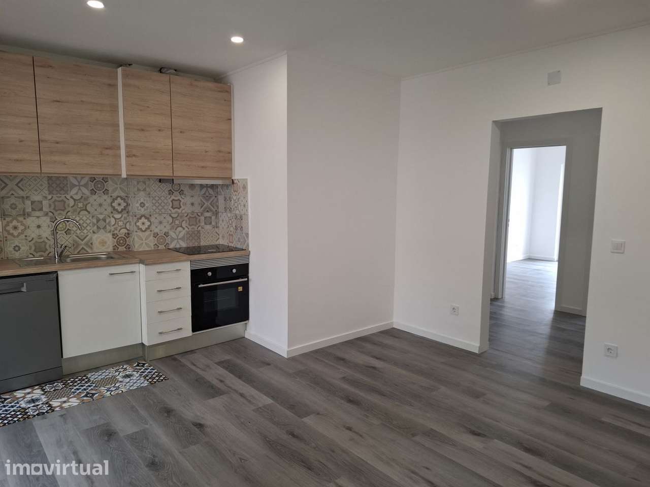 OPORTUNIDADE! ApartamentoT2 Remodelado na Baixa da Banheira - Grande imagem: 2/14