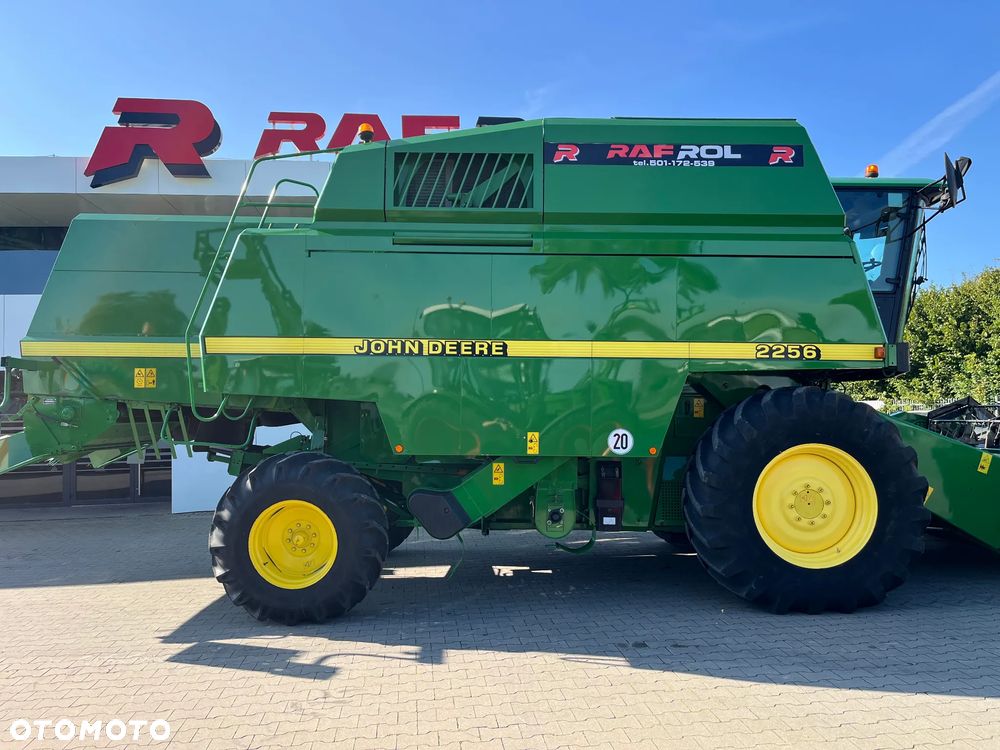 John Deere 2256 - 2