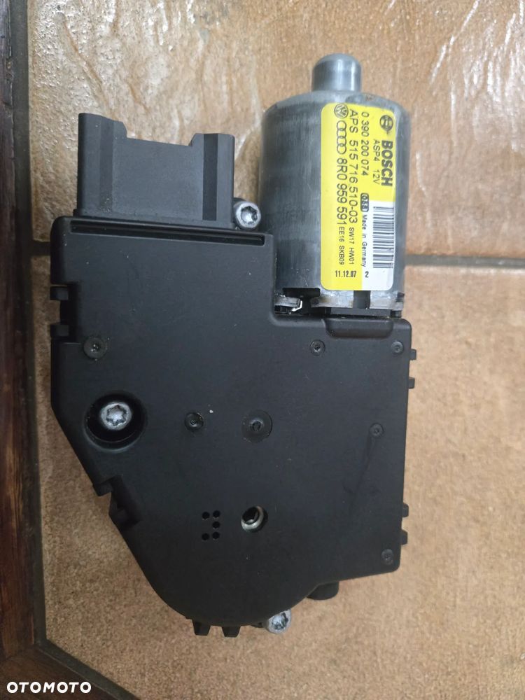 SILNICZEK SZYBERDACHU 8R0959591 - 1