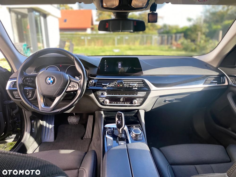 BMW Seria 5 518d Business Edition sport - 30