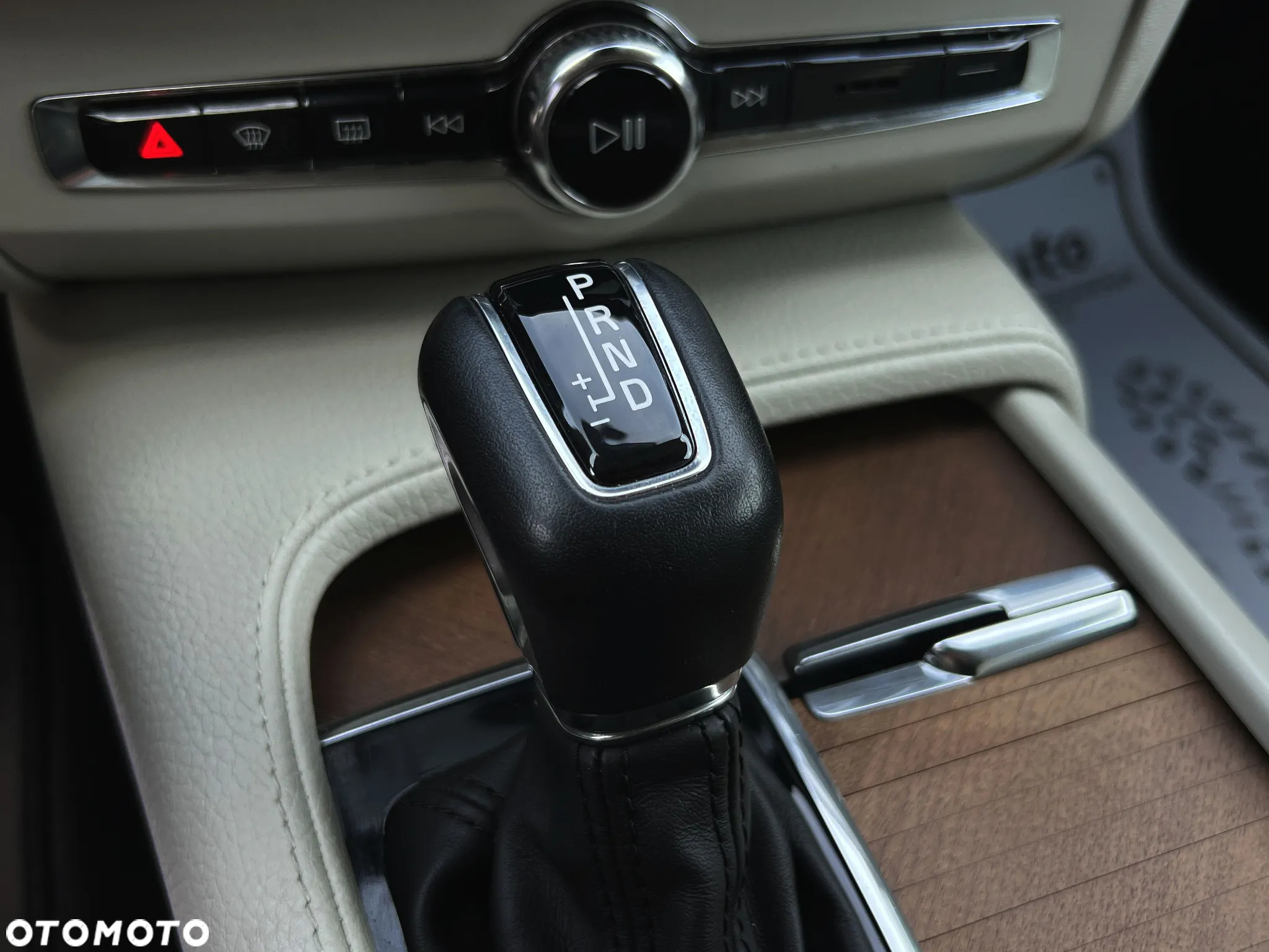 Volvo V90 D5 AWD Geartronic Inscription - 31