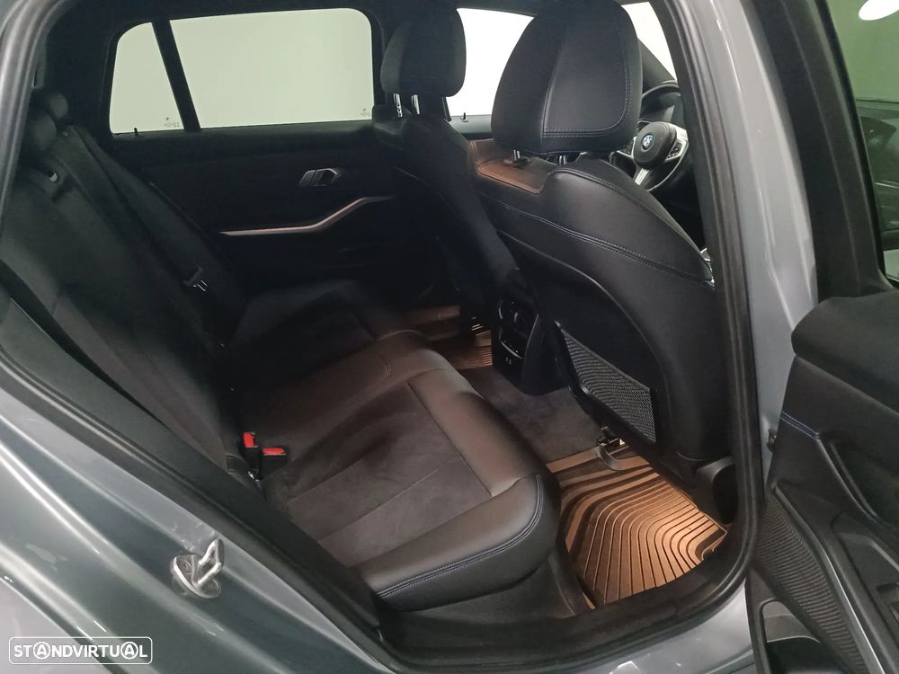 BMW 320 e Pack Desportivo M Auto - 28