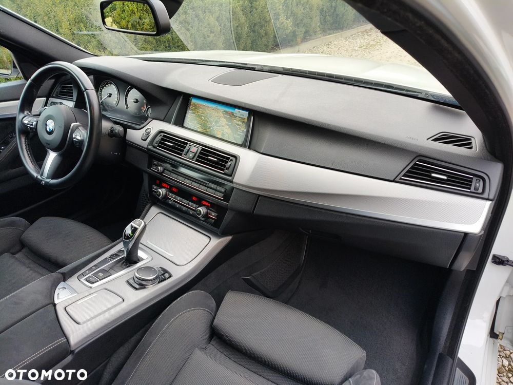 BMW Seria 5 525d xDrive - 31