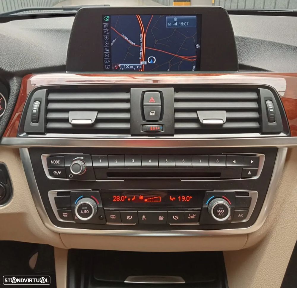 BMW 320 d Touring Aut. Luxury Line - 33