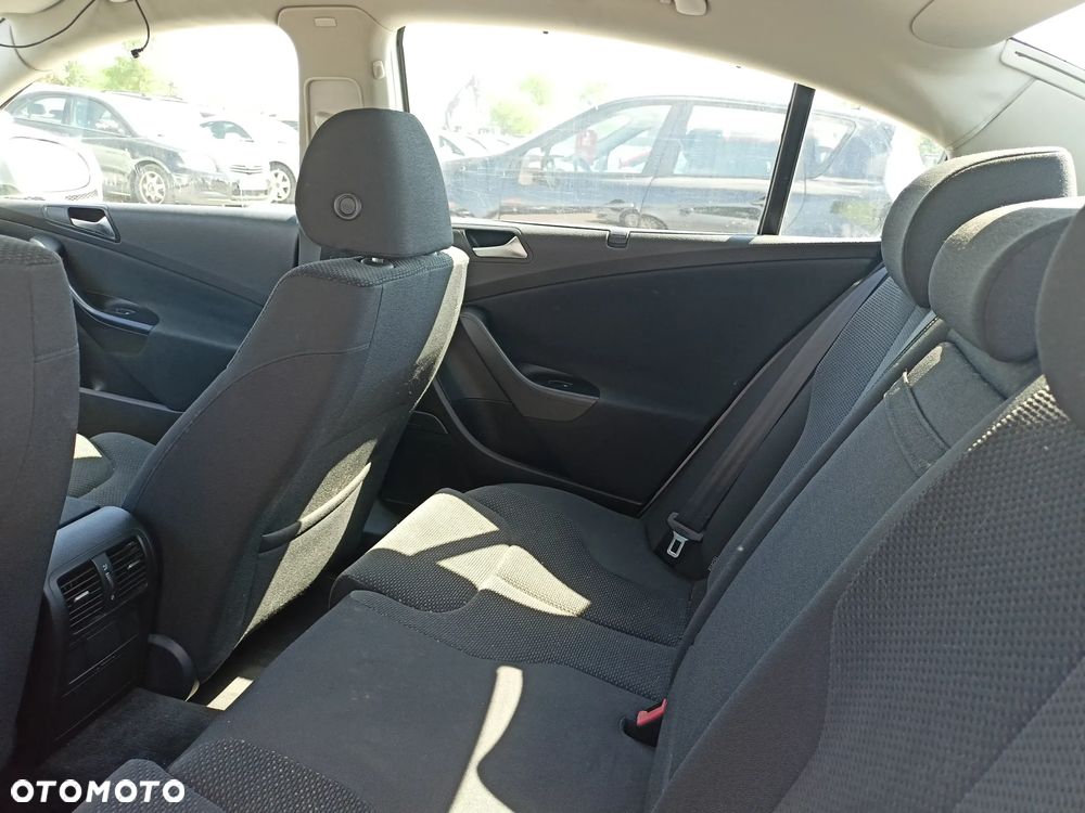 Volkswagen Passat - 14