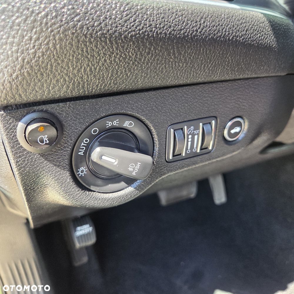 Dodge Challenger - 13