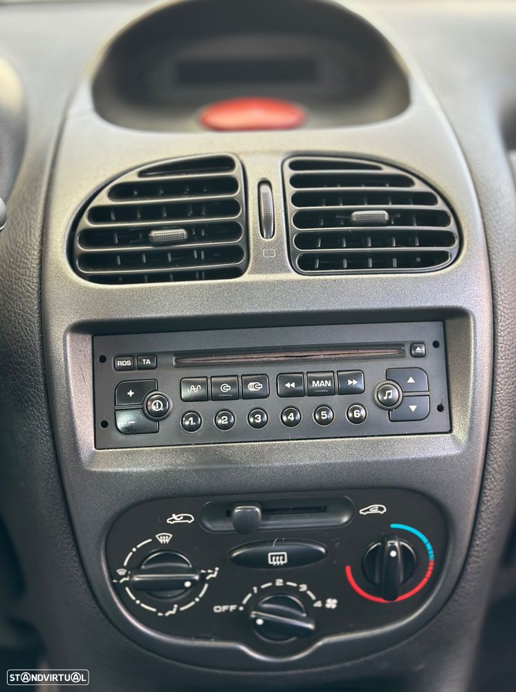 Peugeot 206 1.1 XT - 30