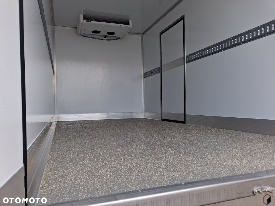 Mercedes-Benz Sprinter - 26