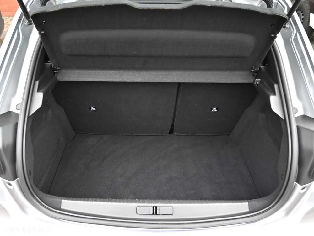 Peugeot 208 - 37