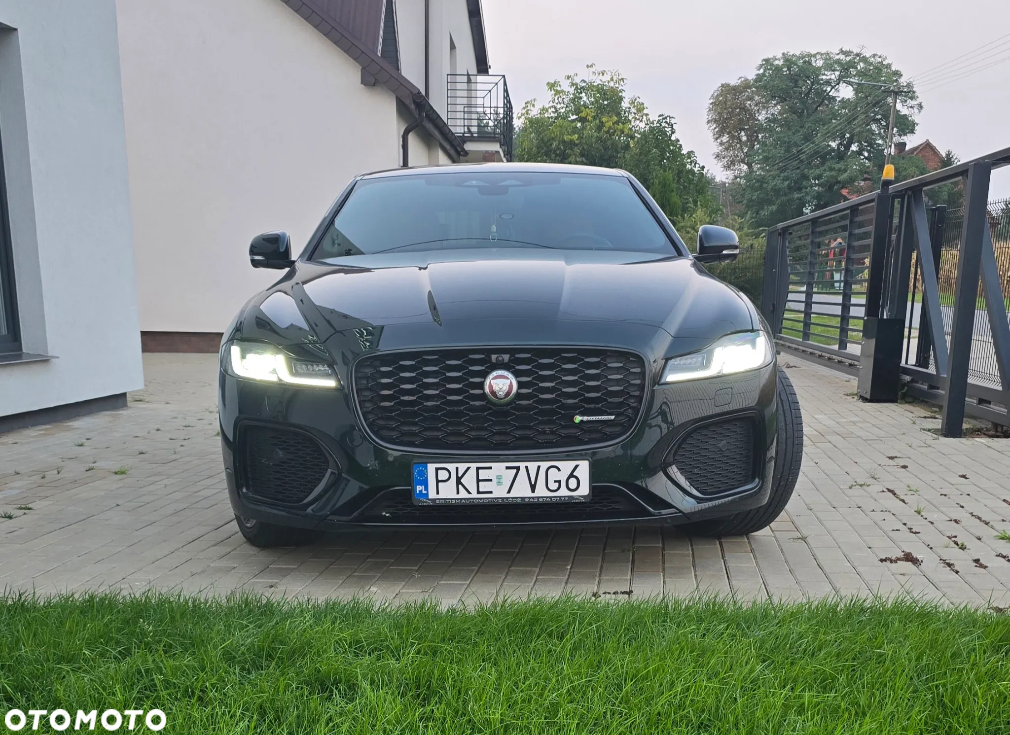 Jaguar XF 2.0 P250 R-Dynamic Black - 26