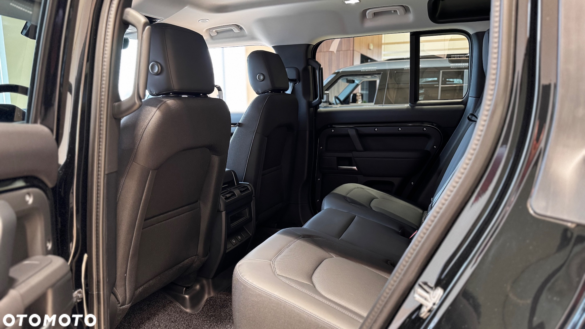 Land Rover Defender - 8