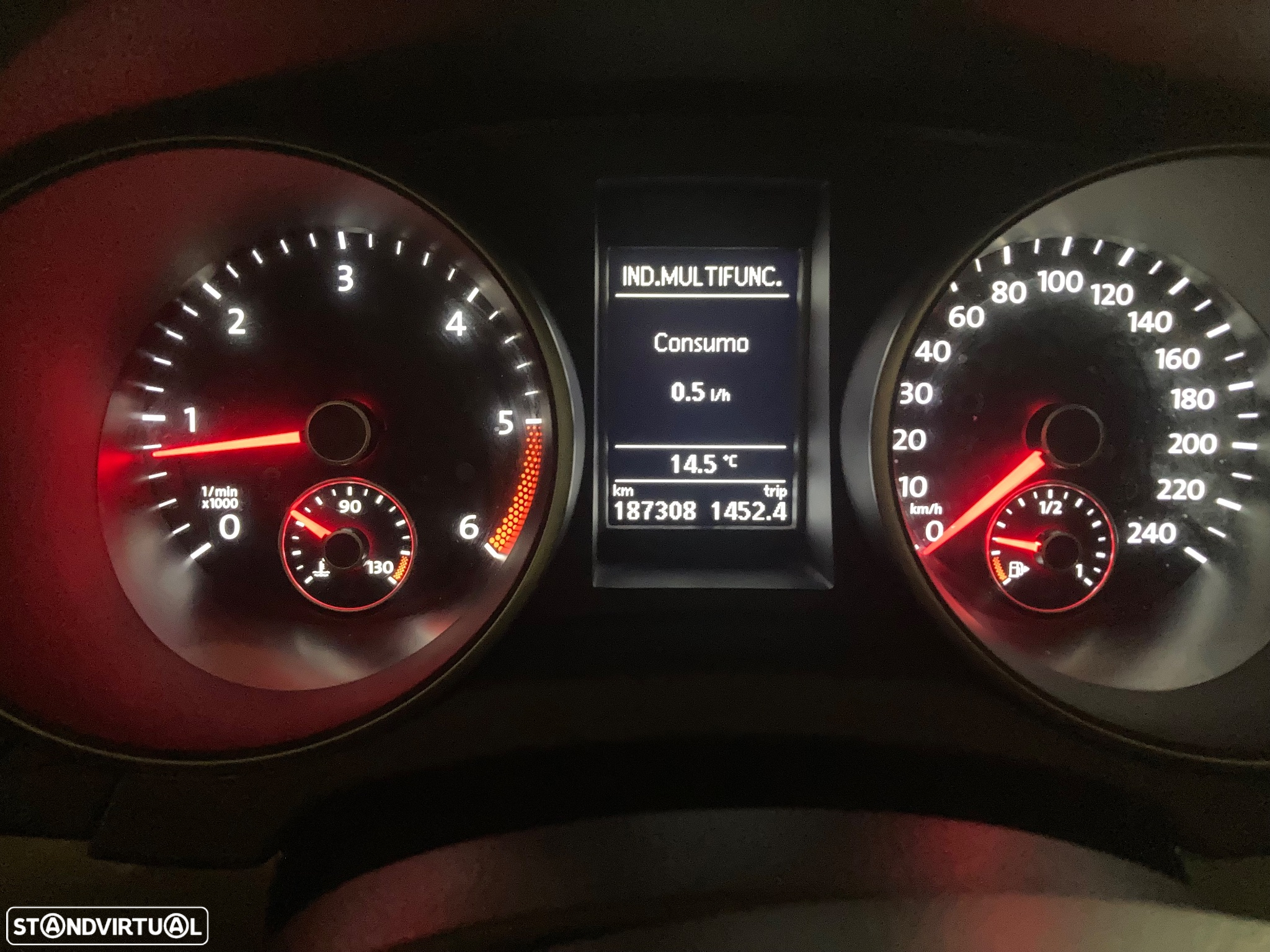VW Golf 1.6 TDi Trendline BlueMotion - 6