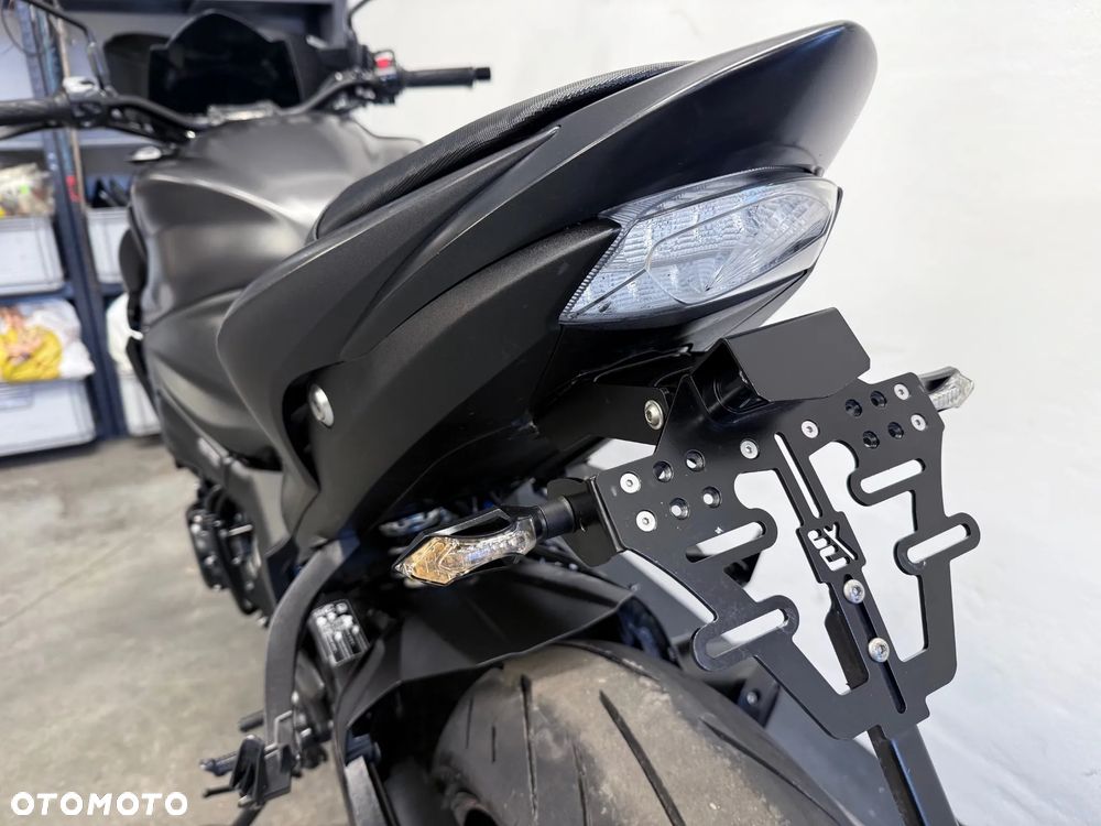 Suzuki GSX - 28