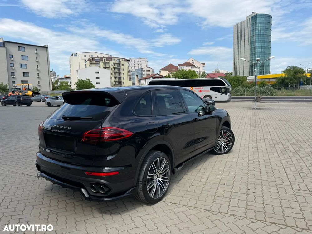 Porsche Cayenne 4.8 L Turbo - 7
