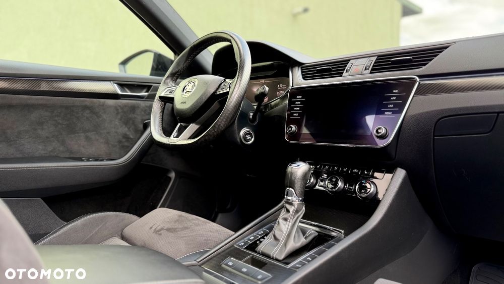 Skoda Superb 2.0 TDI DSG Sportline - 30