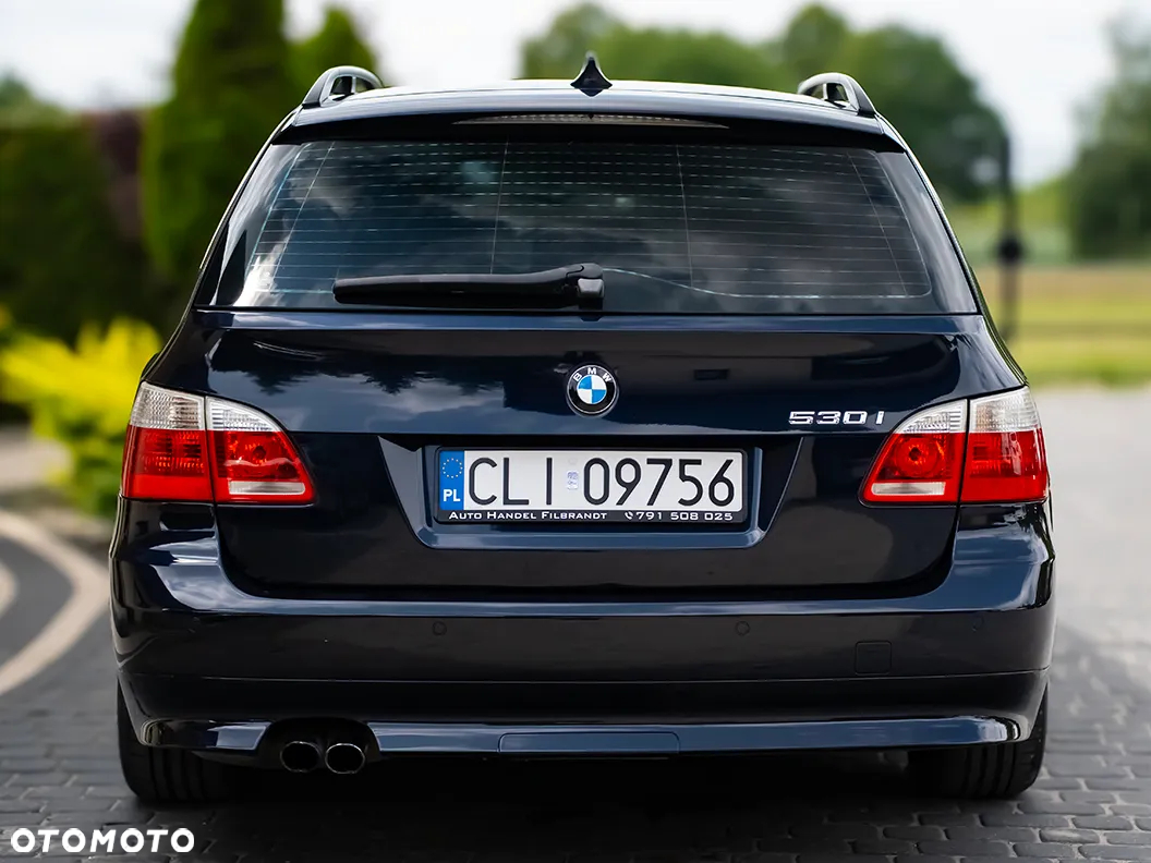 BMW Seria 5 530i Touring - 13